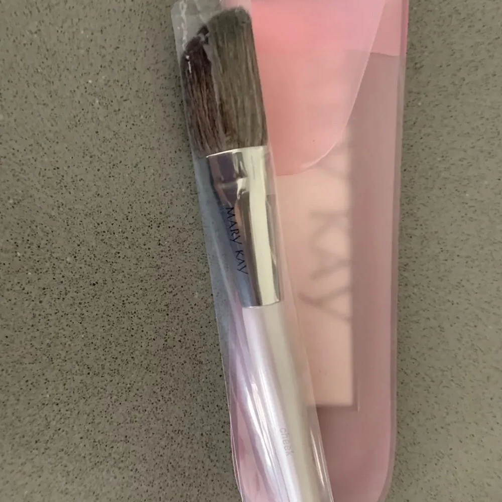 NEW Mary Kay Professional Quality Pink Angled Cheek Color Contouring Brush Rare